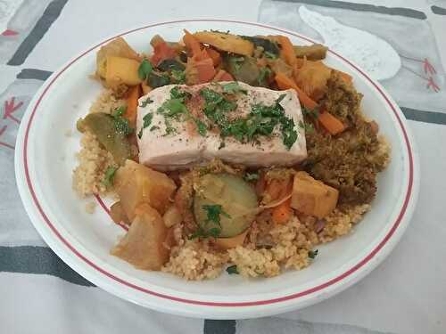 Couscous de saumon et calamar aux légumes et aux épices