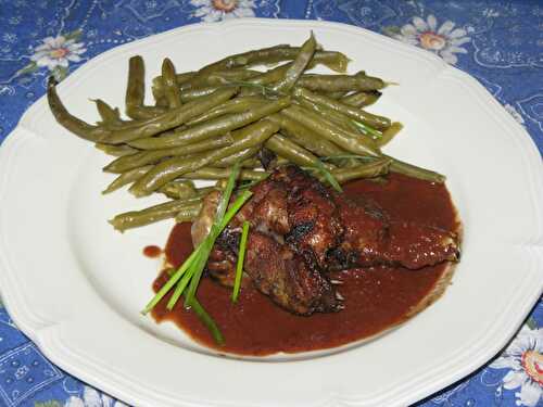 Cuisses de canard à la sauce au chocolat noir