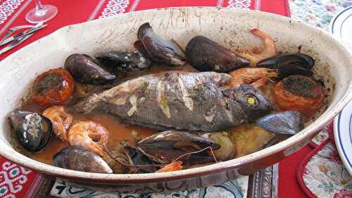 Daurade rose, crevettes roses et moules au vin blanc au four