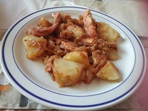 Émincé de poulet et pommes de terre rôties au curcuma