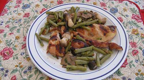 Escalopes de poulet marinées et pleurotes aux haricots verts