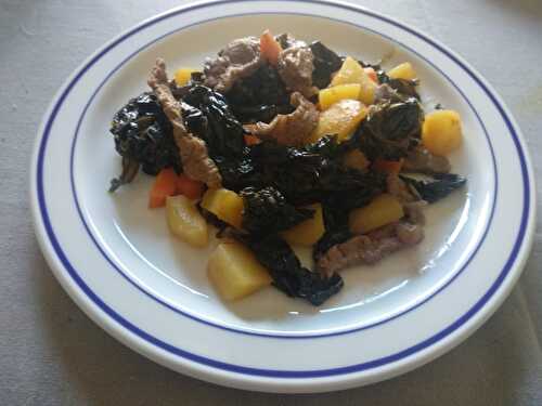 Filets de bœuf et chou kale poêlés aux carottes