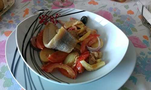 Filets de hareng fumé sur salade piémontaise