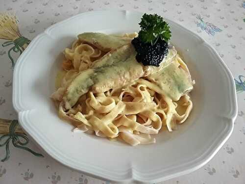 Filets de harengs saurs et tagliatelle à la sauce de coco et curry