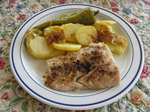 Filets de merlu et pommes de terre du pauvre ( papas a lo pobre )