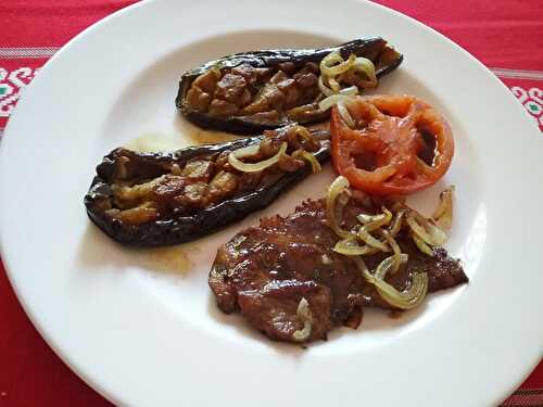 Filets de porc caramélisés aux aubergines et tomates à la sauce miso