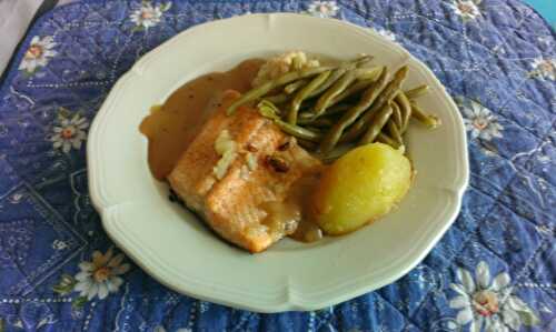 Filets de saumon poêlé aux 3 poivres et légumes vapeur