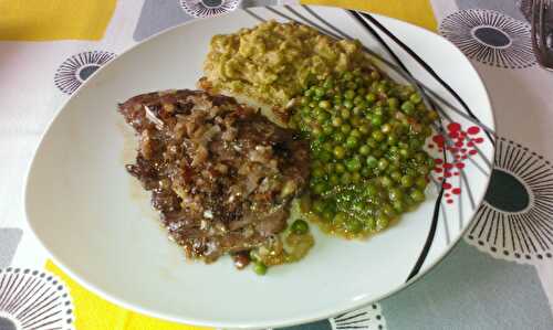 Foie de veau poêlé aux oignons et aux 2 pois