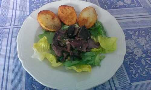 Fricassée de gésiers confits sur salade