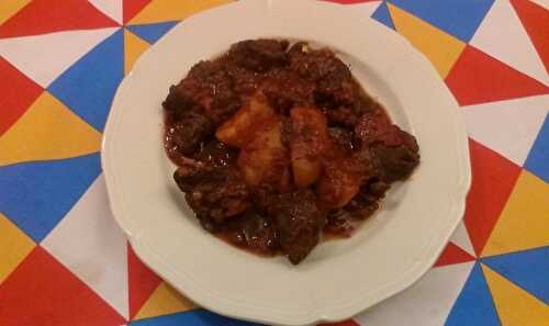 Goulash de bœuf et ses tchipetka à la hongroise