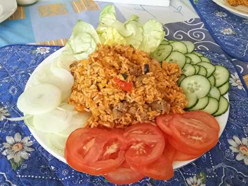 Gyros d’agneau au riz sur assiette ( recette grecque )