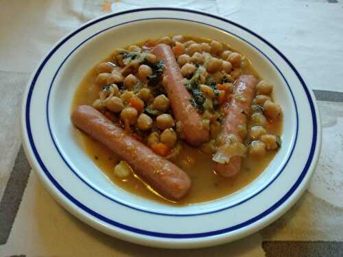 Jardinière de pois chiches et de légumes aux saucisses