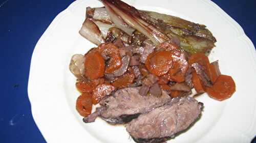 Joues de porc au Madiran et carottes avec endives braisées