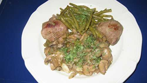 Joues de porc aux champignons et aux haricots verts