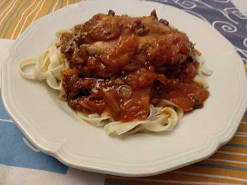 Lapin aux tomates et au romarin à l'ail