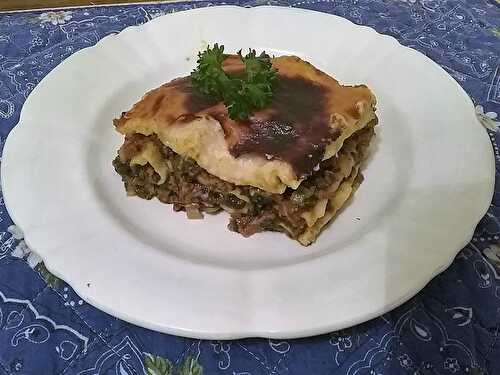 Lasagnes aux herbes et à la viande de mouton hachée