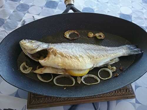 Loup de mer au laurier à la plancha et okras à la tomate