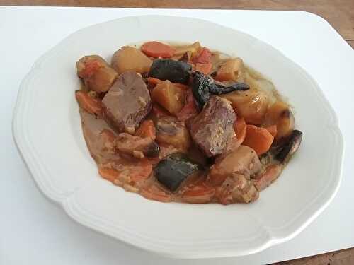 Mijoté de boeuf au vin blanc et aux petits légumes épicés