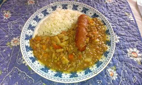 Mijotée de lentilles au jus et saucisses fumées aux légumes d’hiver