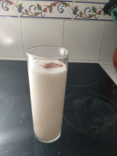 Milkshake ou batido de bananes à la cannelle