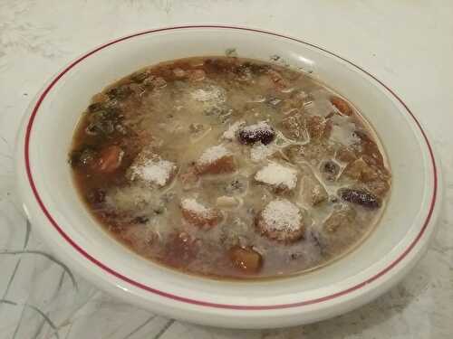 Minestrone de légumes aux pommes de terre et au lard