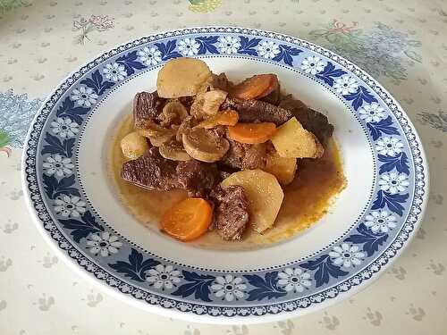 Mitonnée de boeuf au vin rouge et aux champignons