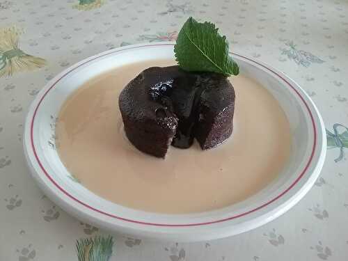 Moelleux au chocolat au coeur coulant et crème à la vanille