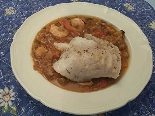 Nage de cabillaud et gambas aux petits légumes