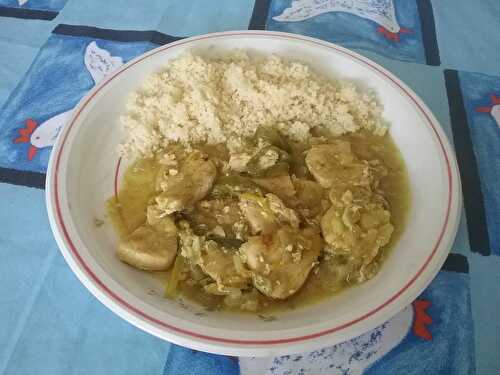 Nage de poulet au lait de coco et aux poivrons verts