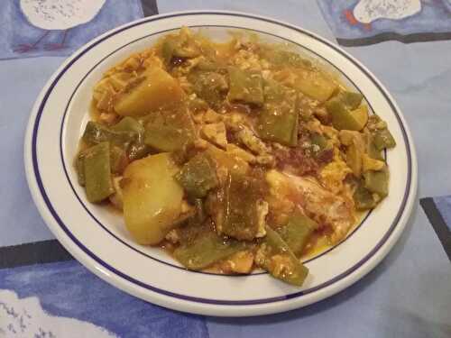 Oeufs brouillés et haricots verts plats aux pommes de terre