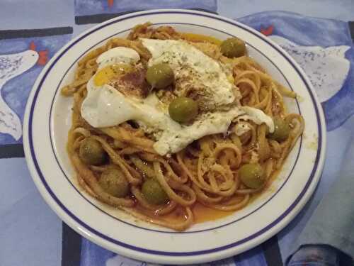 Oeufs frits aux olives et tagliatelle à la bisque de homard