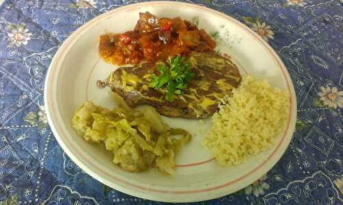 Onglet de veau aux aubergines à la sauce tomate et mijotée de chou