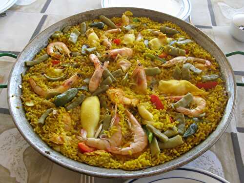 Paella aux calamars et crevettes