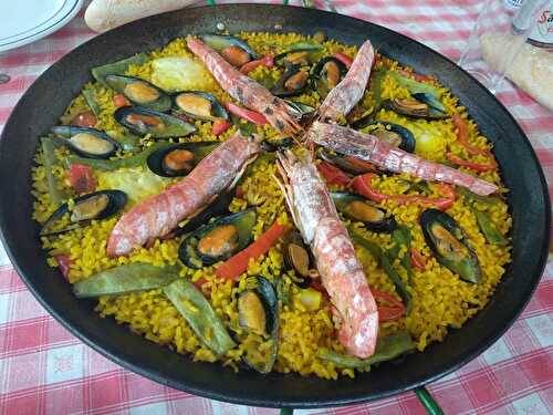 Paella de fruits de mer et de poisson