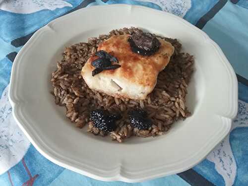 Pavés d'églefin poêlés au riz noir et à l’ail noir