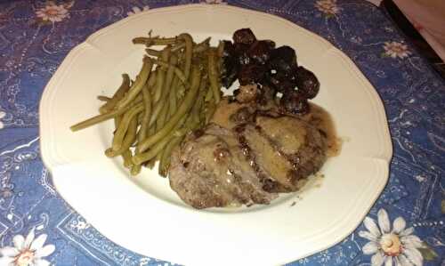 Pavés de bison et sauce aux fruits rouges et sirop d’érable