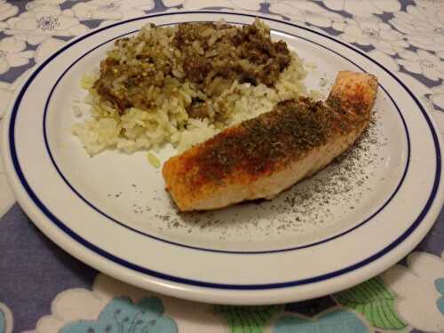 Pavés de saumon à l'unilatérale et riz au caviar d'aubergines