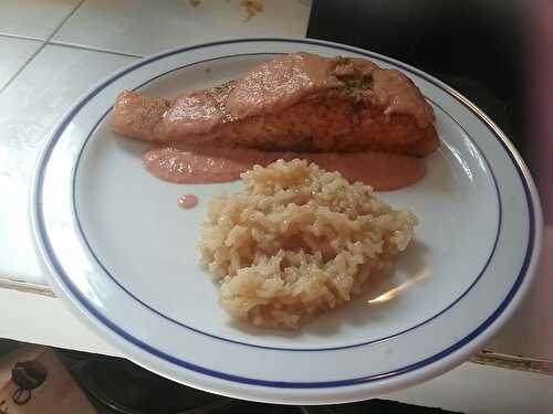 Pavés de saumon à la sauce au chorizo et riz basmati onctueux citronné