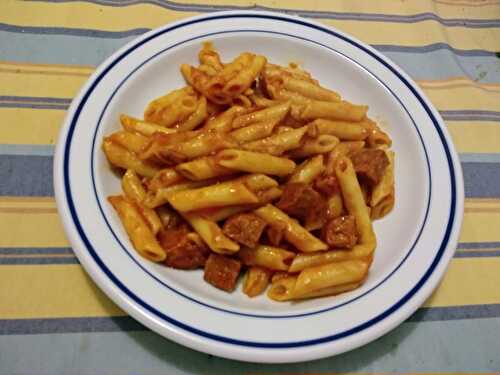 Penne lisce aux chorizos et aux lardons