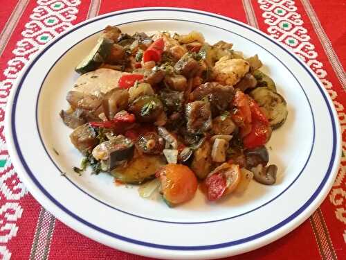 Poêlée provençale de légumes et champignons au poulet