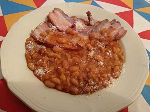 Poitrine ou lard frais aux haricots blancs à la tomate