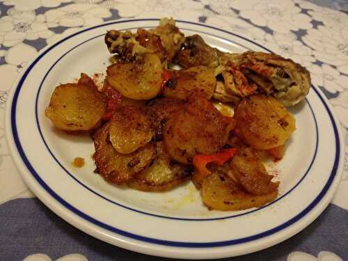Pommes de terre et poulet en marinade aux paprikas - Patatas y pollo en adobo al pimentón dulce y al piquante - Les marmites de Marphyl