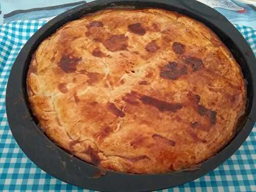 Pot pie aux restes de poule au pot à la sauce onctueuse