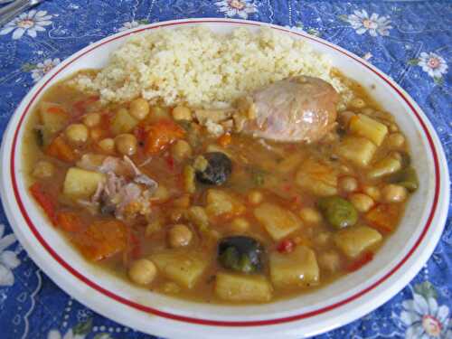 Potage de poulet aux pois chiches et olives à la marocaine