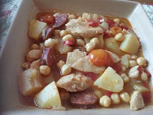 Ragoût de poulet aux pommes de terre et pois chiches au chorizo - Les marmites de Marphyl