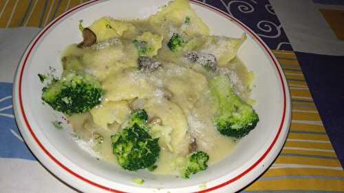 Raviolis aux 4 fromages et brocoli sauce aux bolets