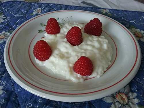 Riz au lait à la vanille et aux framboises