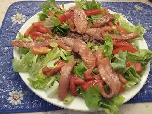 Salade au saumon fumé poivré et aux lentilles