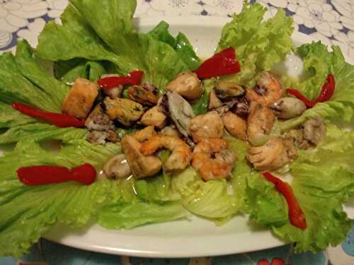 Salade aux fruits de mer et saumon