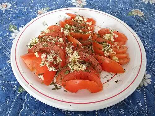 Salade de tomates à l’ail et au citron